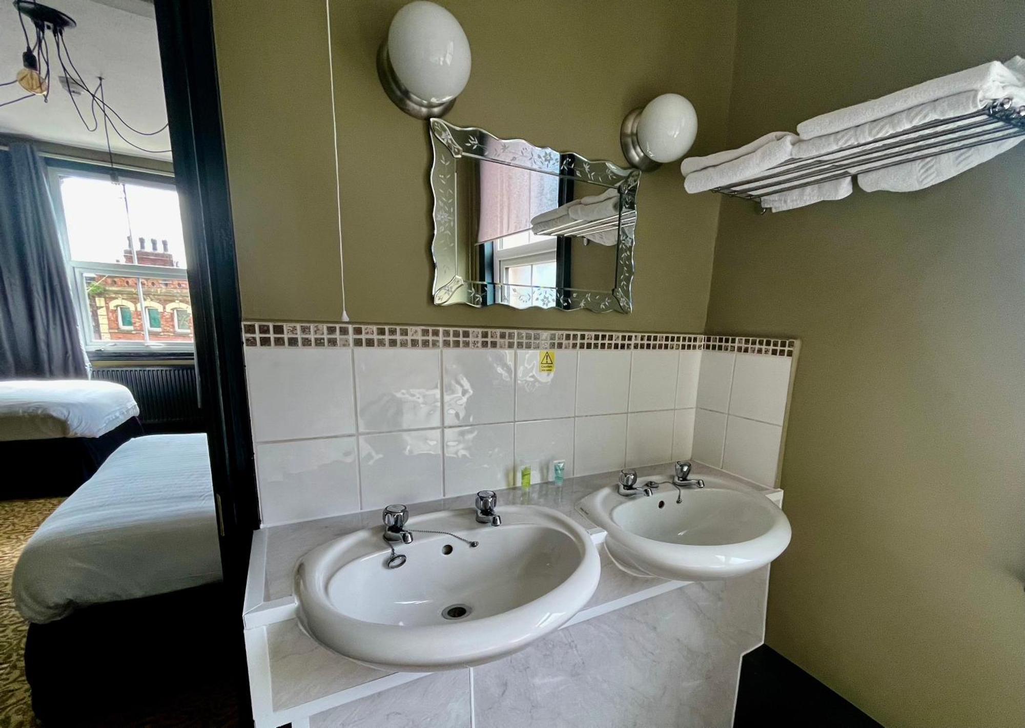 The Wrens Hotel Leeds  Bagian luar foto